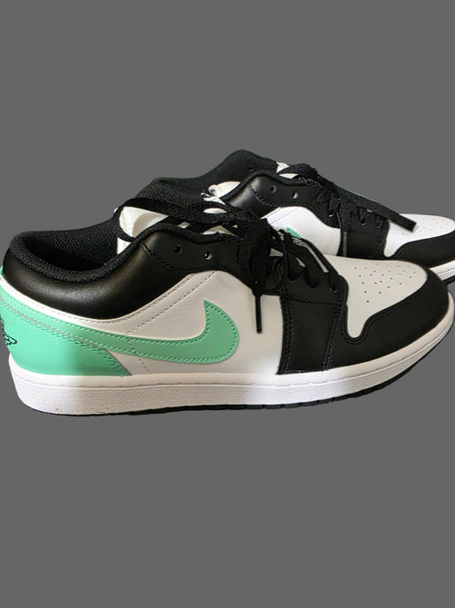 Jordan 1 low black/ green glow, size 10.5m new