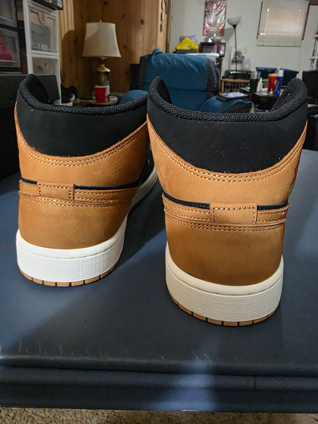 Jordan 1 Mid SE, black/flax, size 10.5m,  new.
