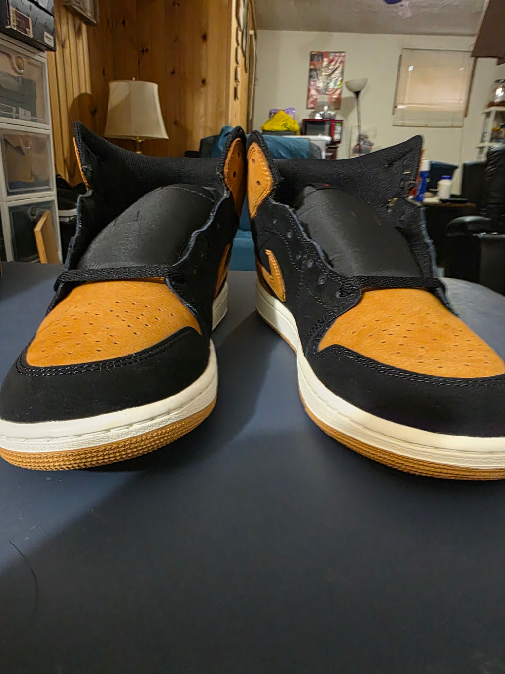 Jordan 1 Mid SE, black/flax, size 10.5m,  new.