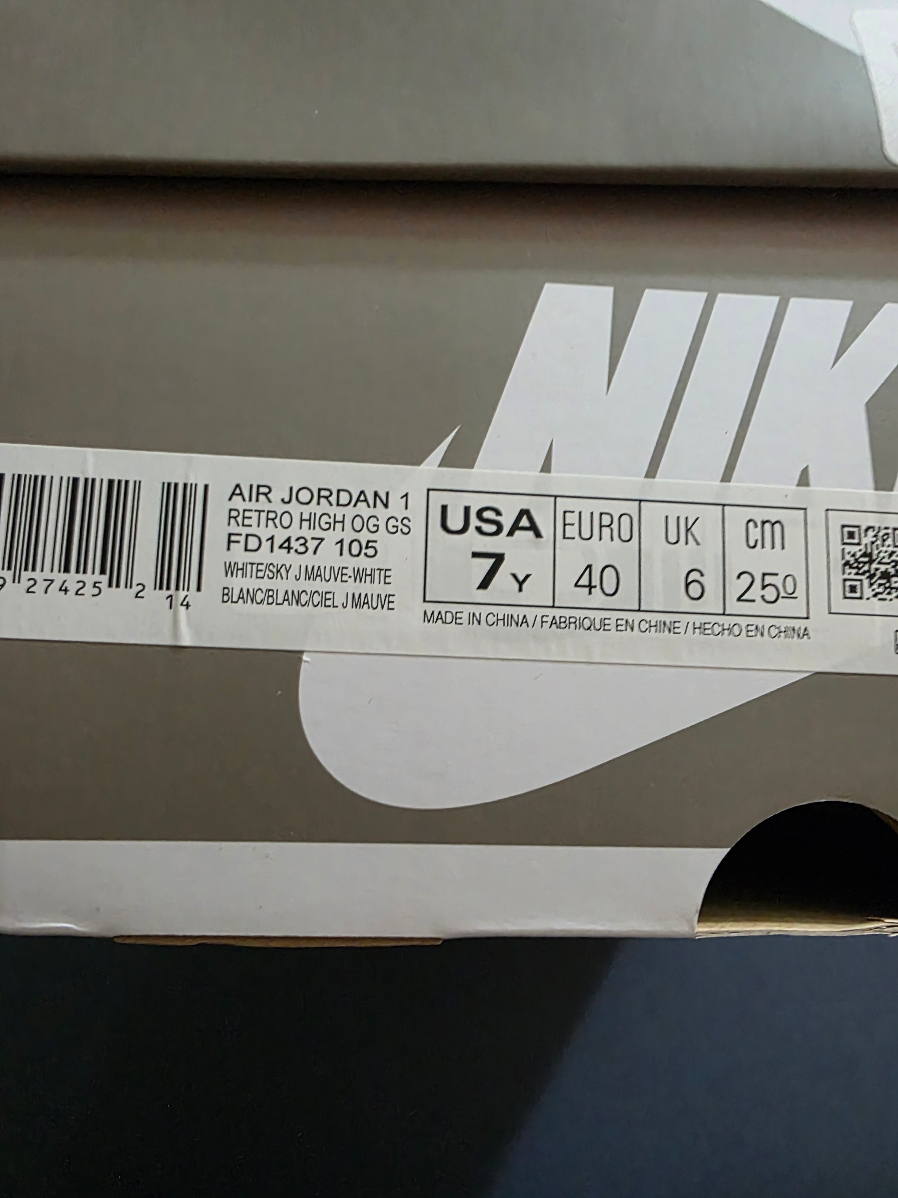 Jordan 1 Mid Dark Burgundy, size 7y/8.5w,  new.