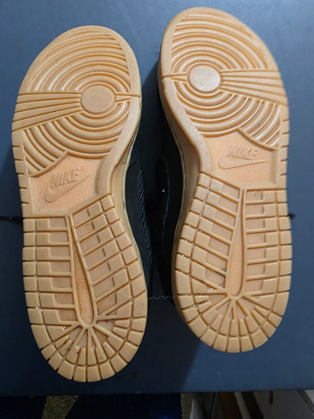 Nike Big Gum Low Lux, size 9.5m.