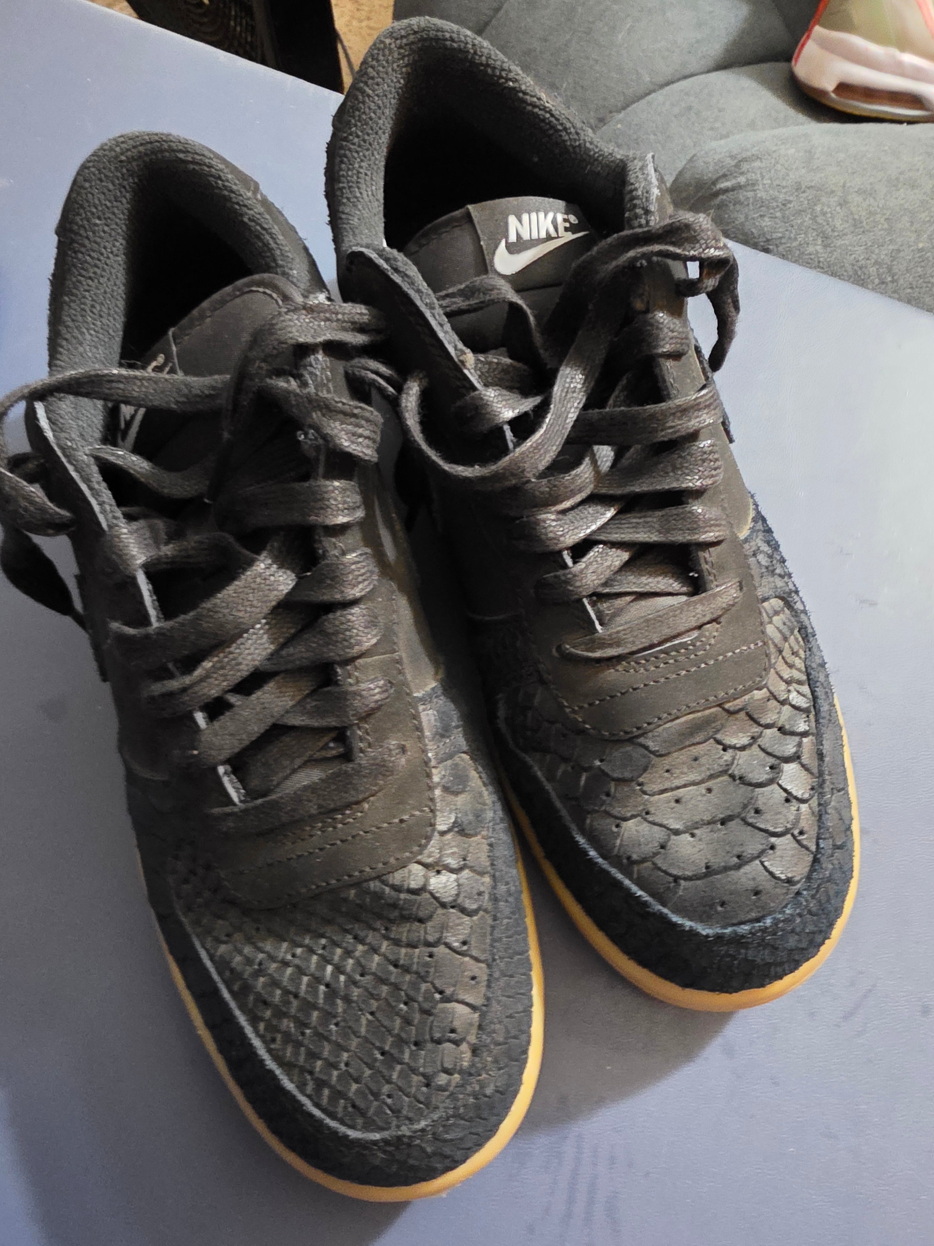 Nike Big Gum Low Lux, size 9.5m.