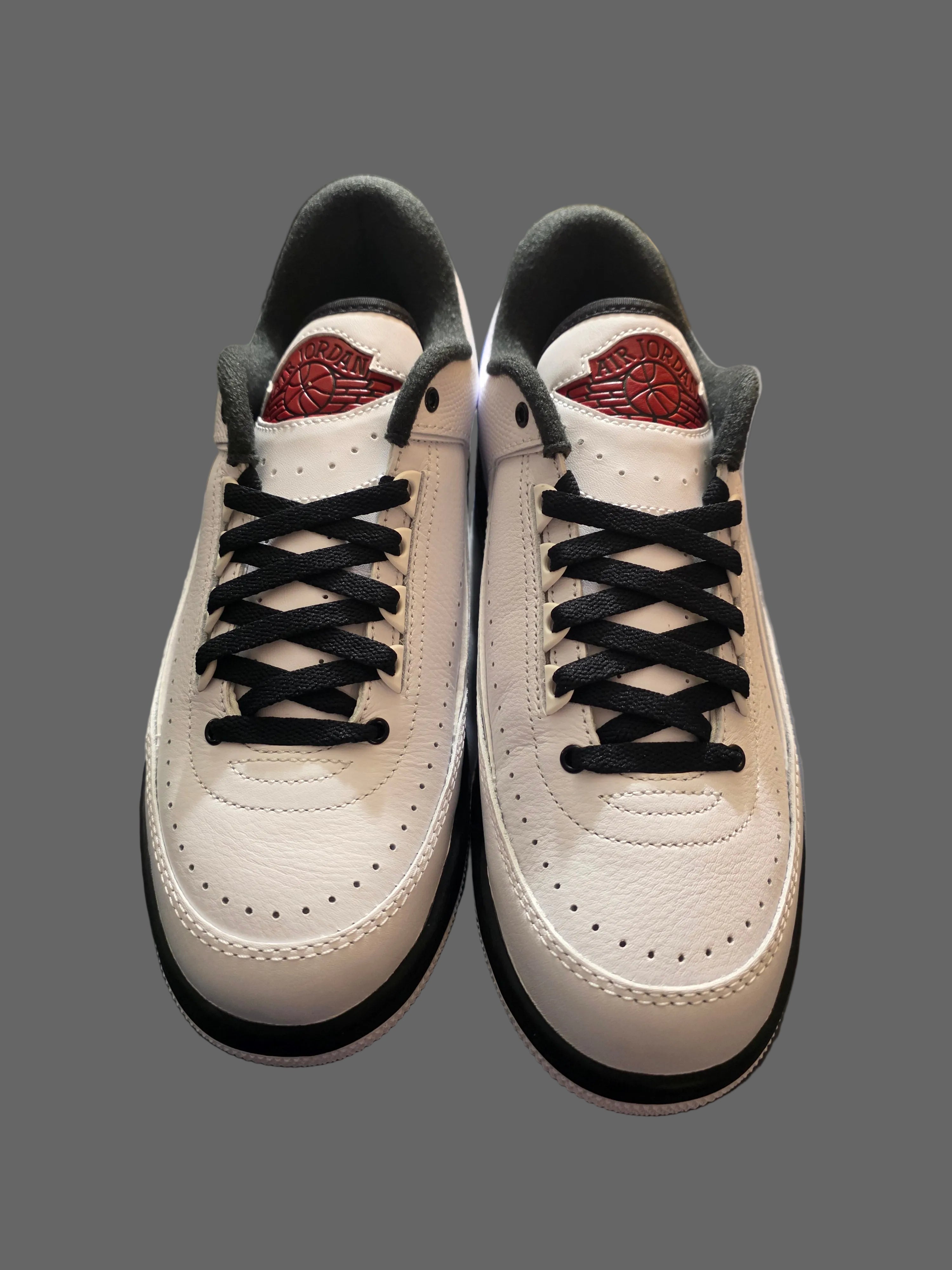 Jordan 2/3 mens low top sneakers in white and blue.