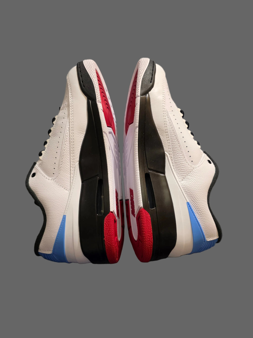Jordan 2/3 mens low top sneakers in white and blue.