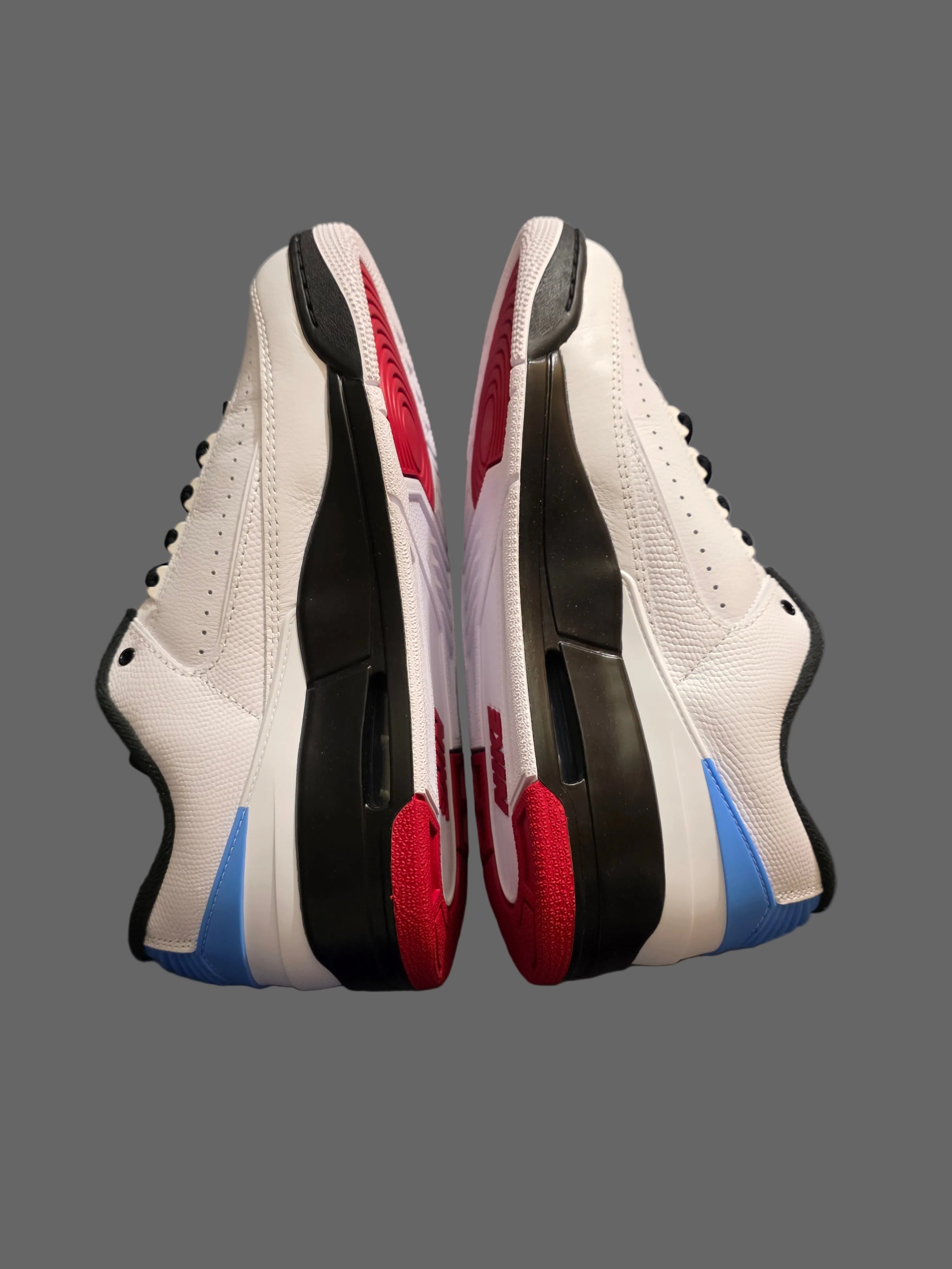 Jordan 2/3 mens low top sneakers in white and blue.