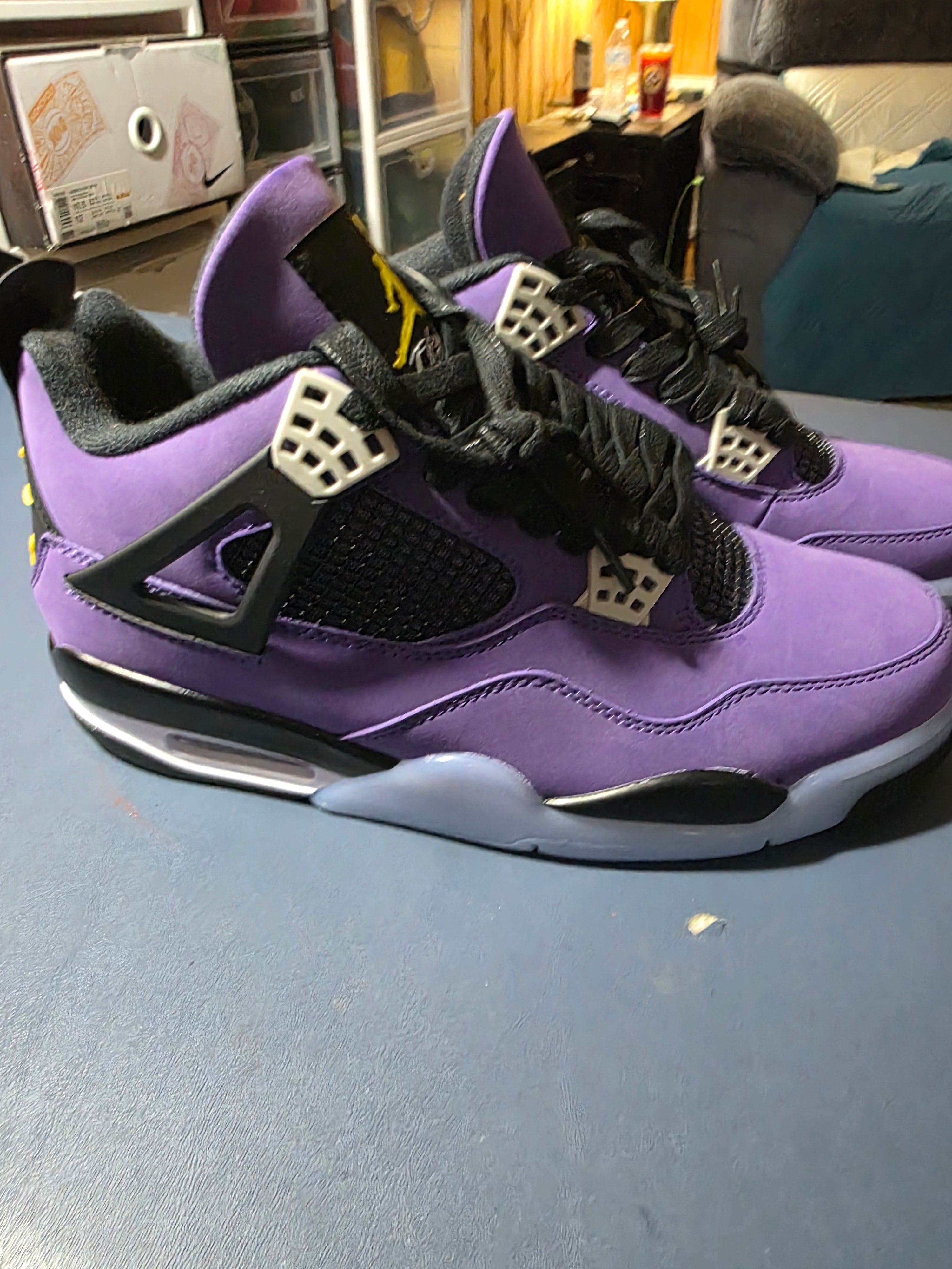 Jordan 5 retro Violet/Black size 10m.