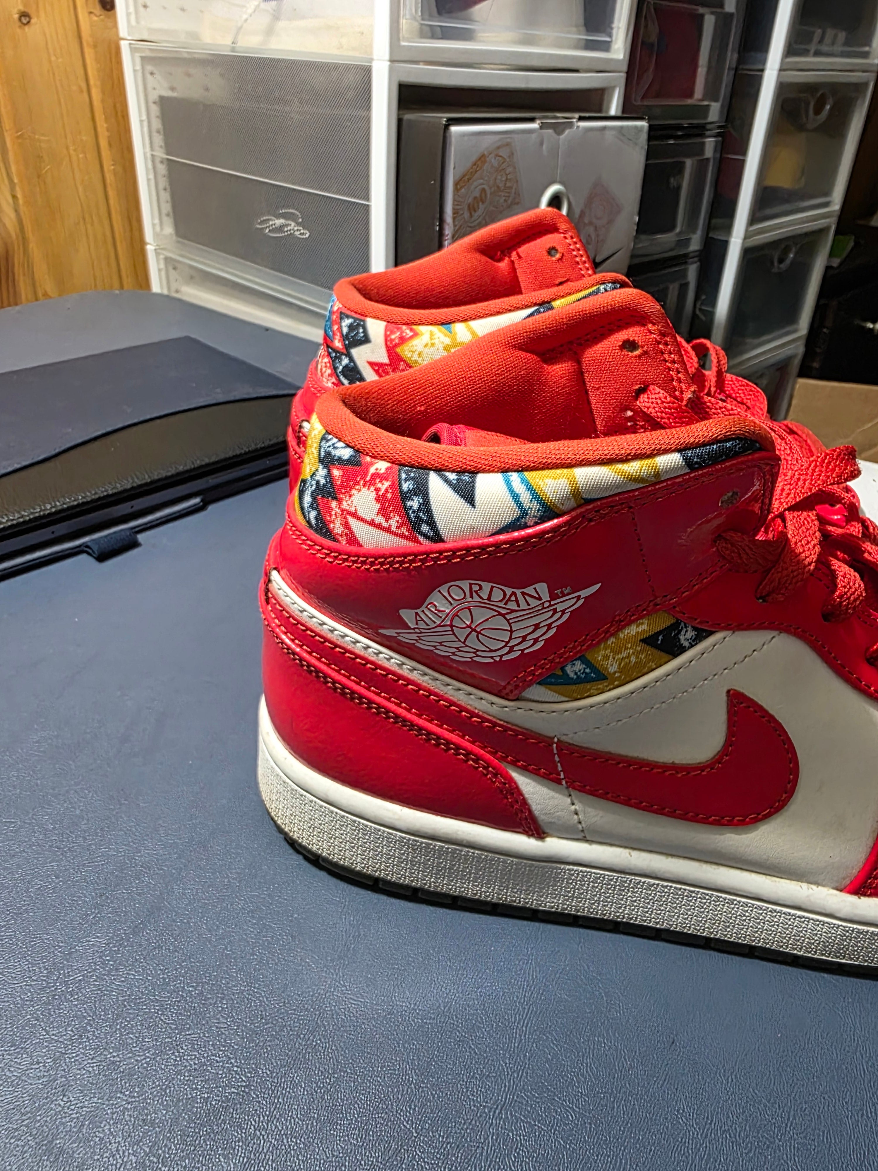 Jordan 1 Mid Barcelona Sweater,  size 10m.
