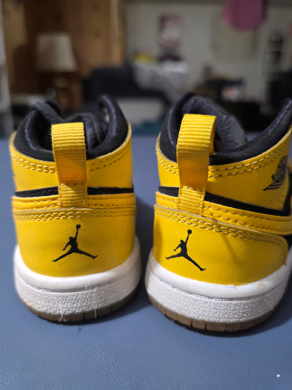 Jordan 1 Mid "New Love", size 7c.