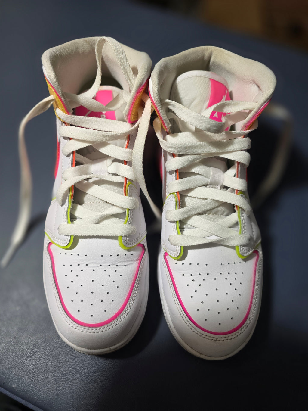 Jordan 1 Mid Edge Glow, size 5.5y/ 7w.