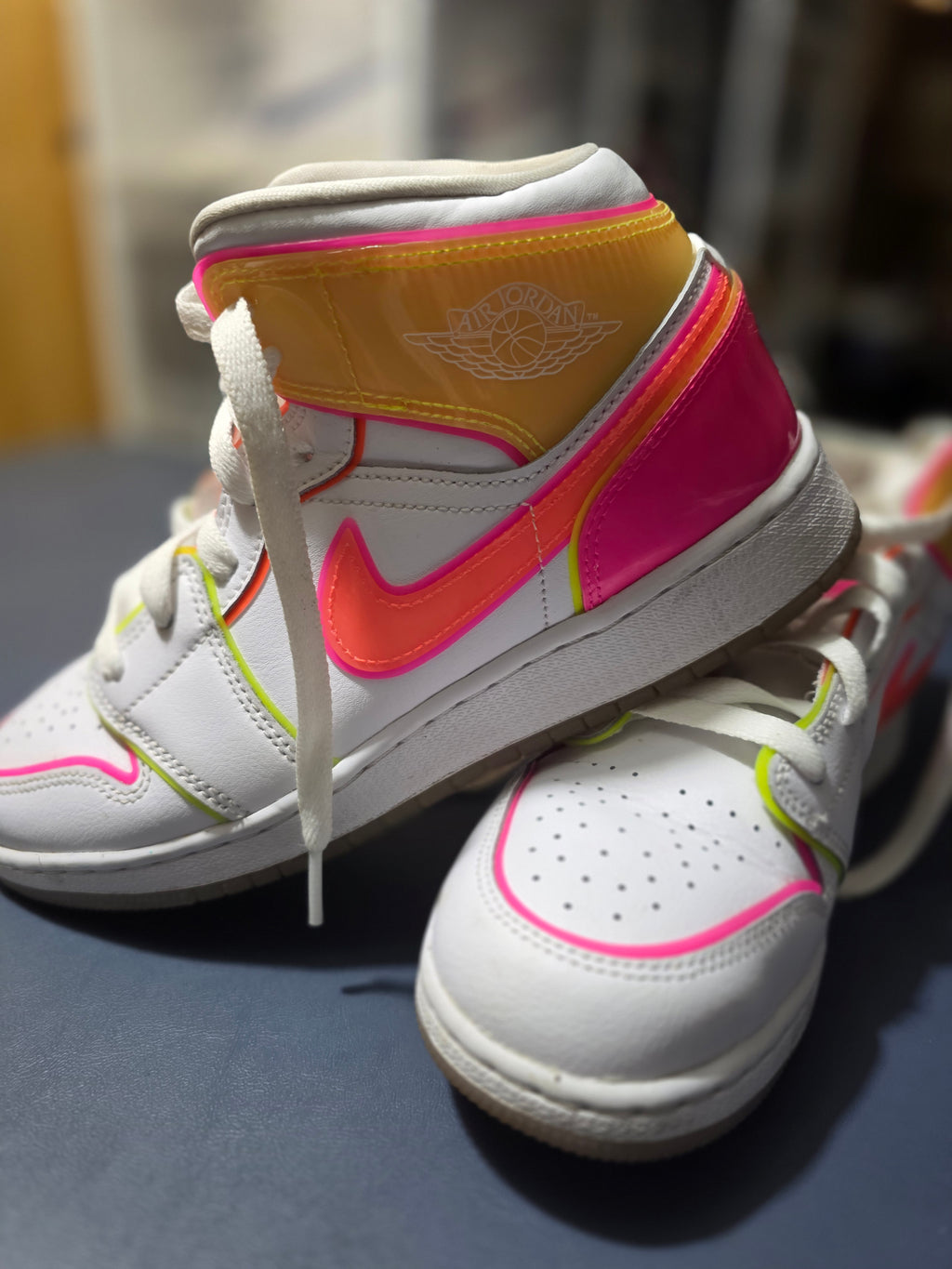 Jordan 1 Mid Edge Glow, size 5.5y/ 7w.