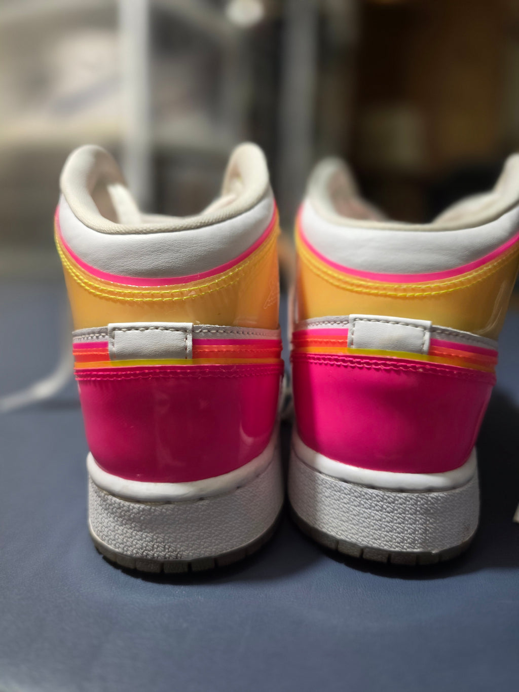Jordan 1 Mid Edge Glow, size 5.5y/ 7w.