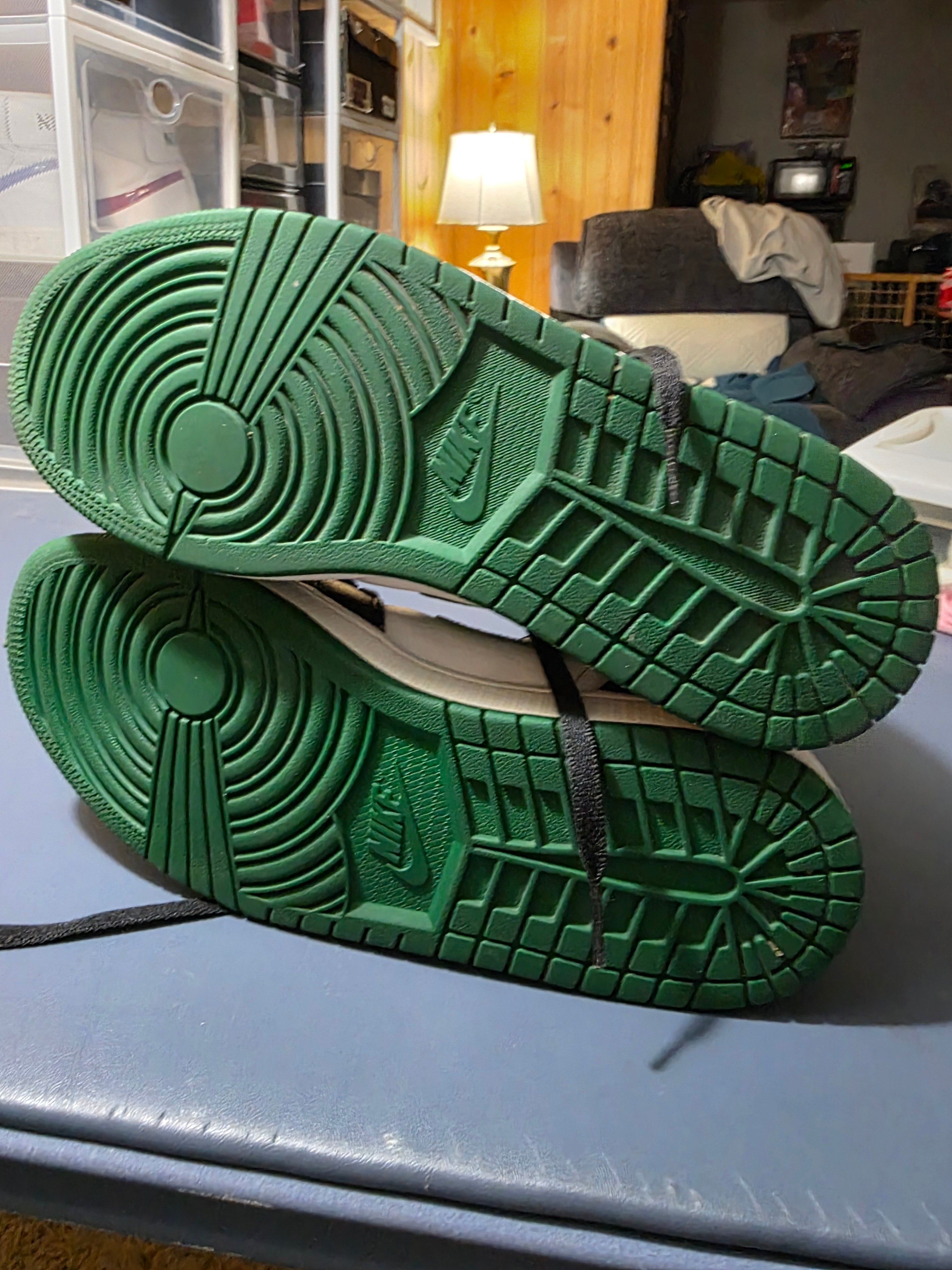 Jordan 1 High Pine Green, size 9.5m.