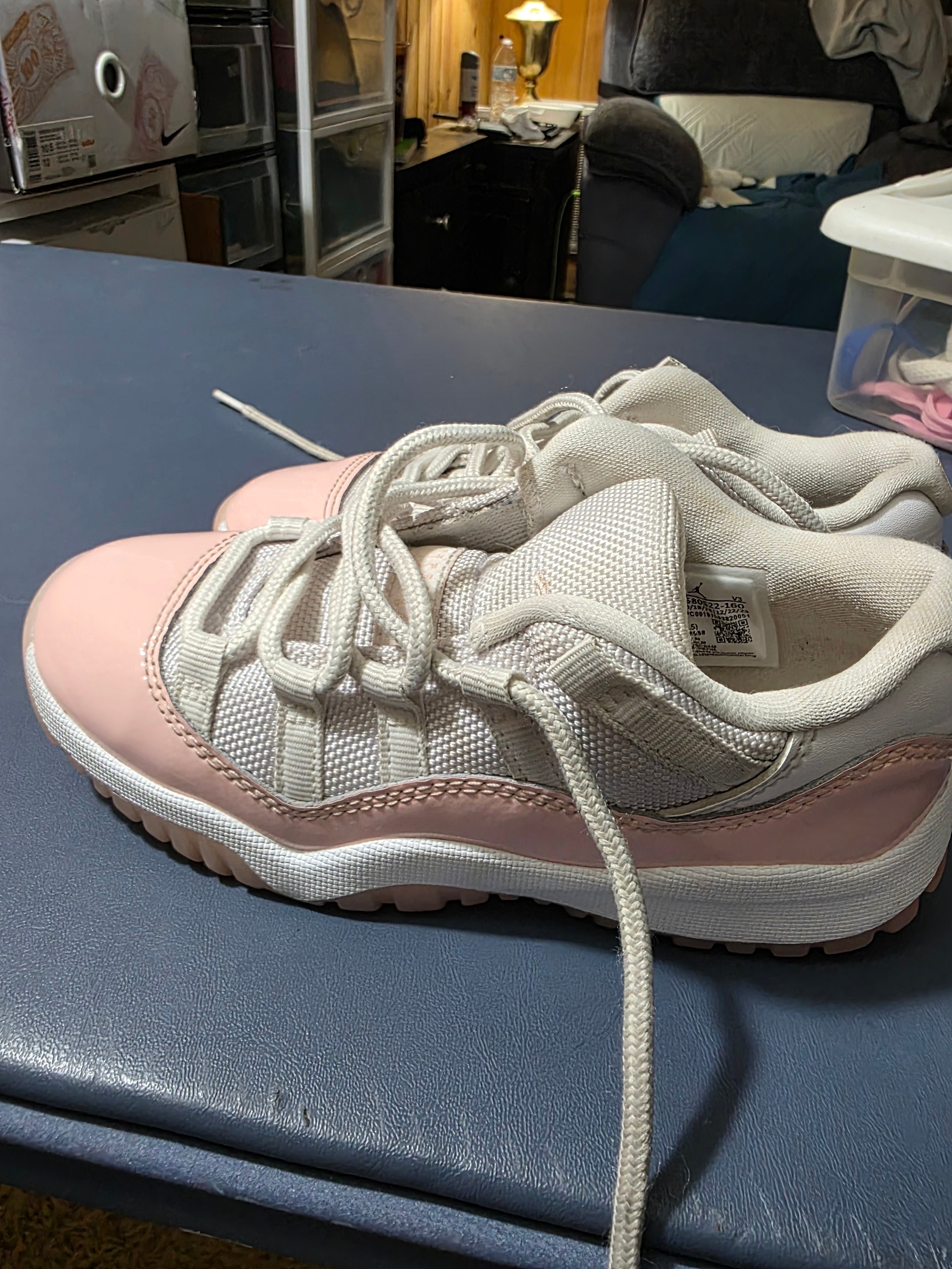 Jordan 11 retro pink kids, size 12c.