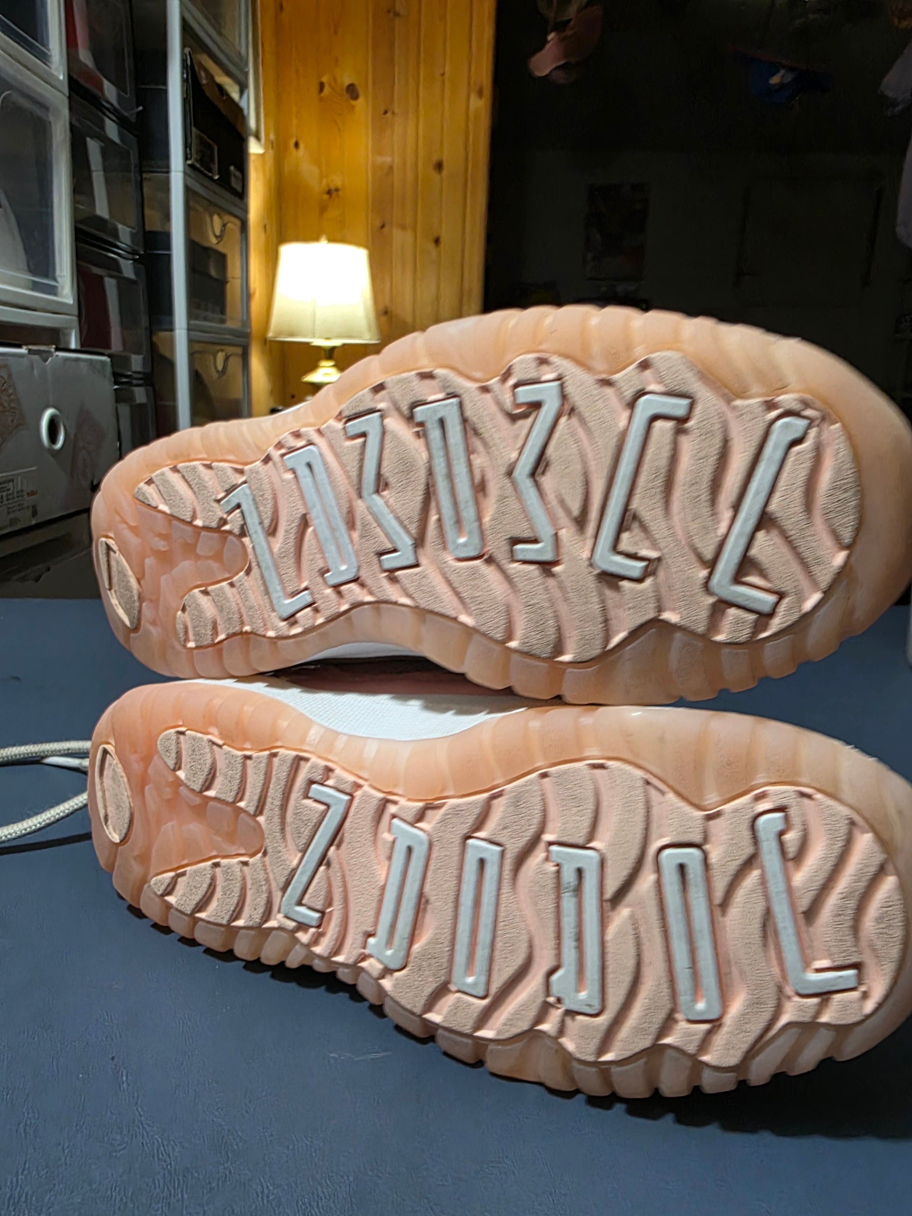 Jordan 11 retro pink kids, size 12c.